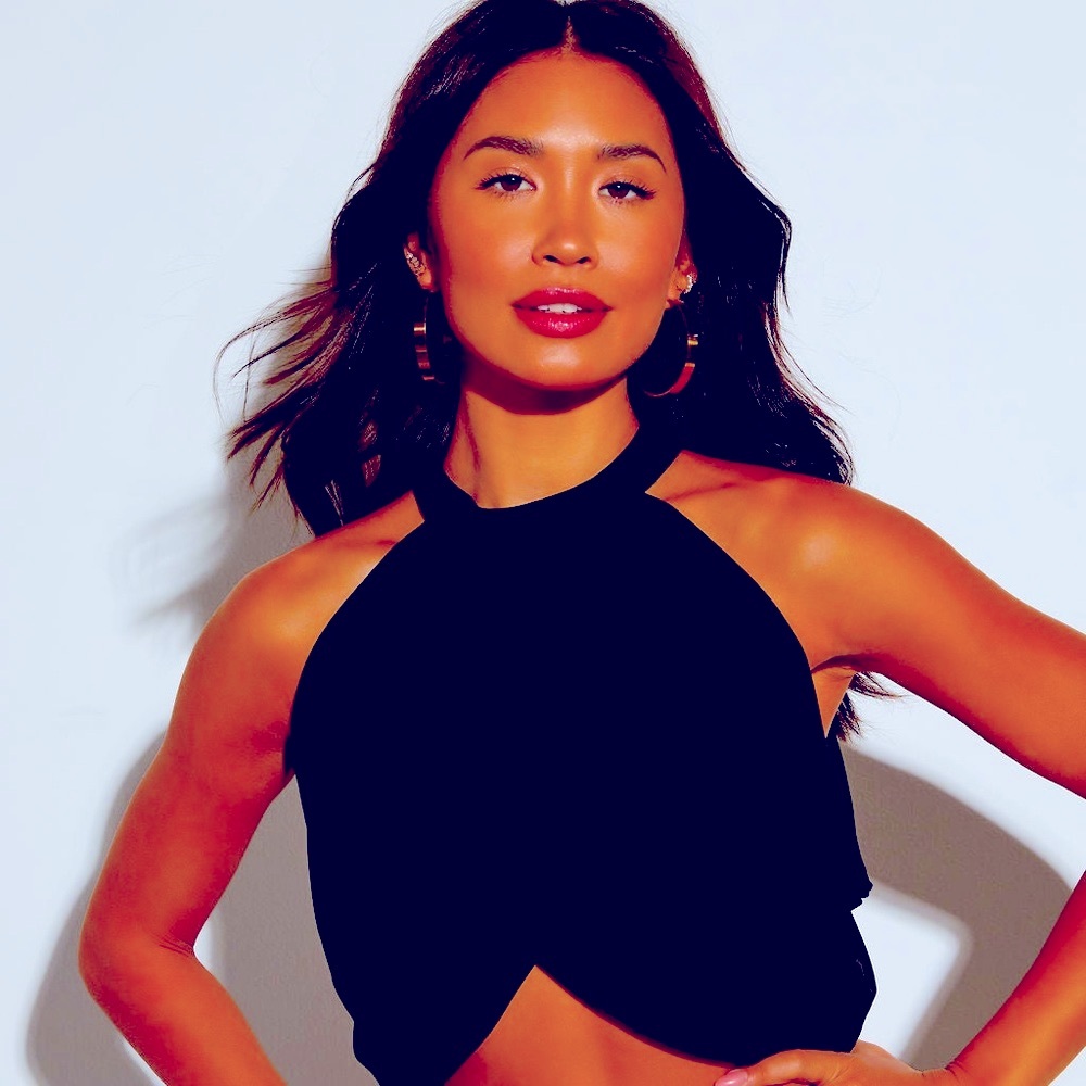 BY VICI BOUTIQUE PLUMA HALTER BLACK WRAP CROP TOP!❤️🎁